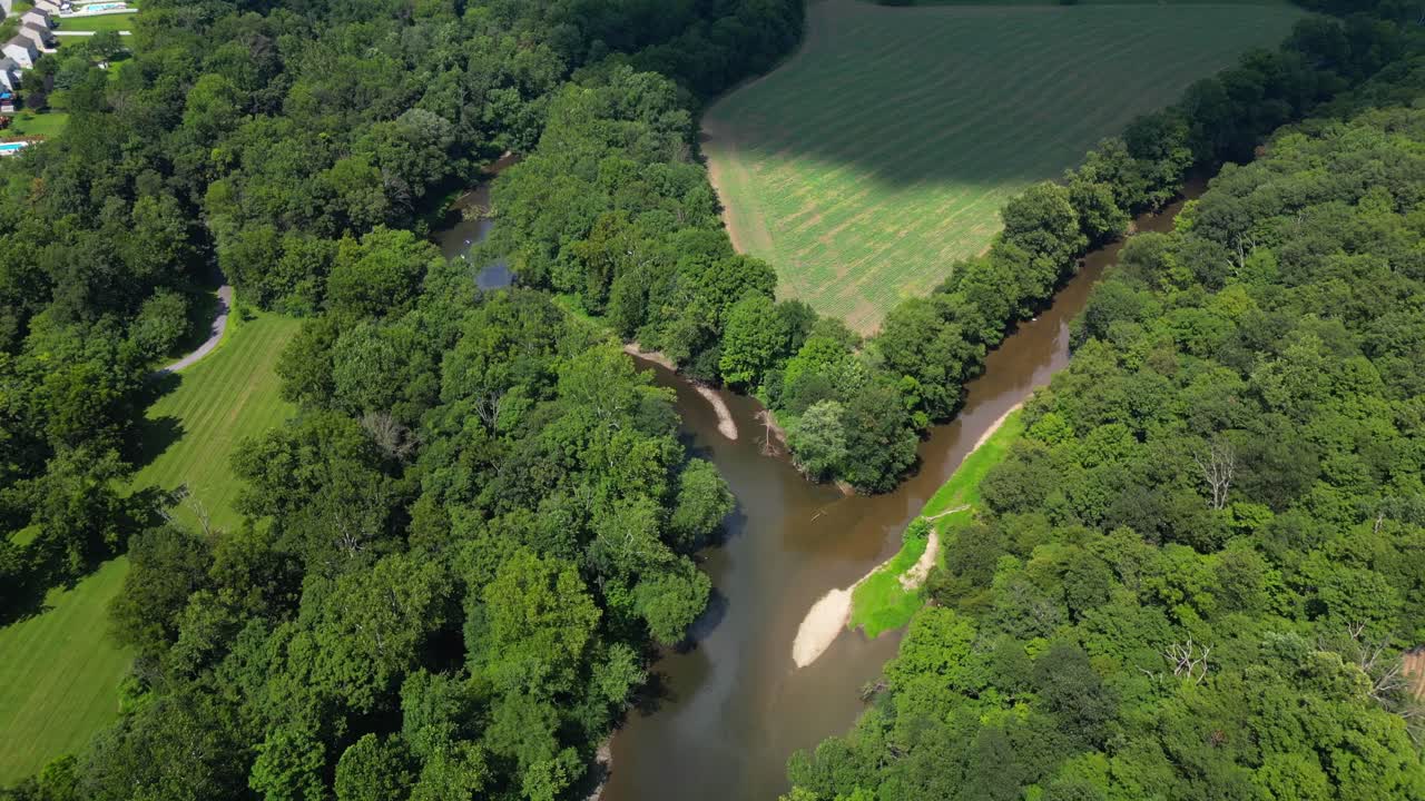 vista aérea del arroyo durante el día