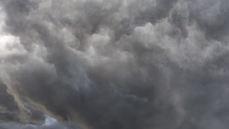 Blick-Auf-Gewitter-Superzellen-Dunkelheitswolken