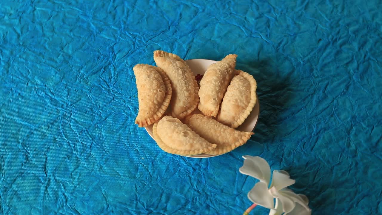 Snack dolci e salati del Diwali - prodotti alimentari dal Maharashtra, India.
