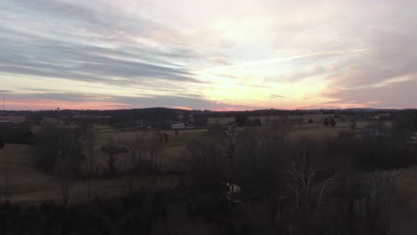 Sonnenuntergang-über-Einer-Wunderschönen-Landschaft