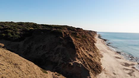 Drone-Sobre-El-Mar-Pan-Slide-4k-Video