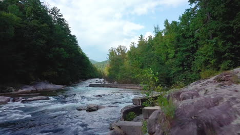 river running through the mountains of north carolina