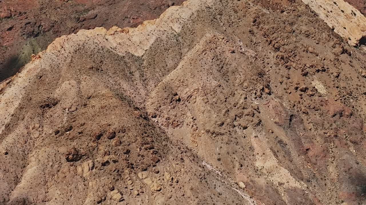 Vista aerea del territorio roccioso negli Stati Uniti durante le ore diurne