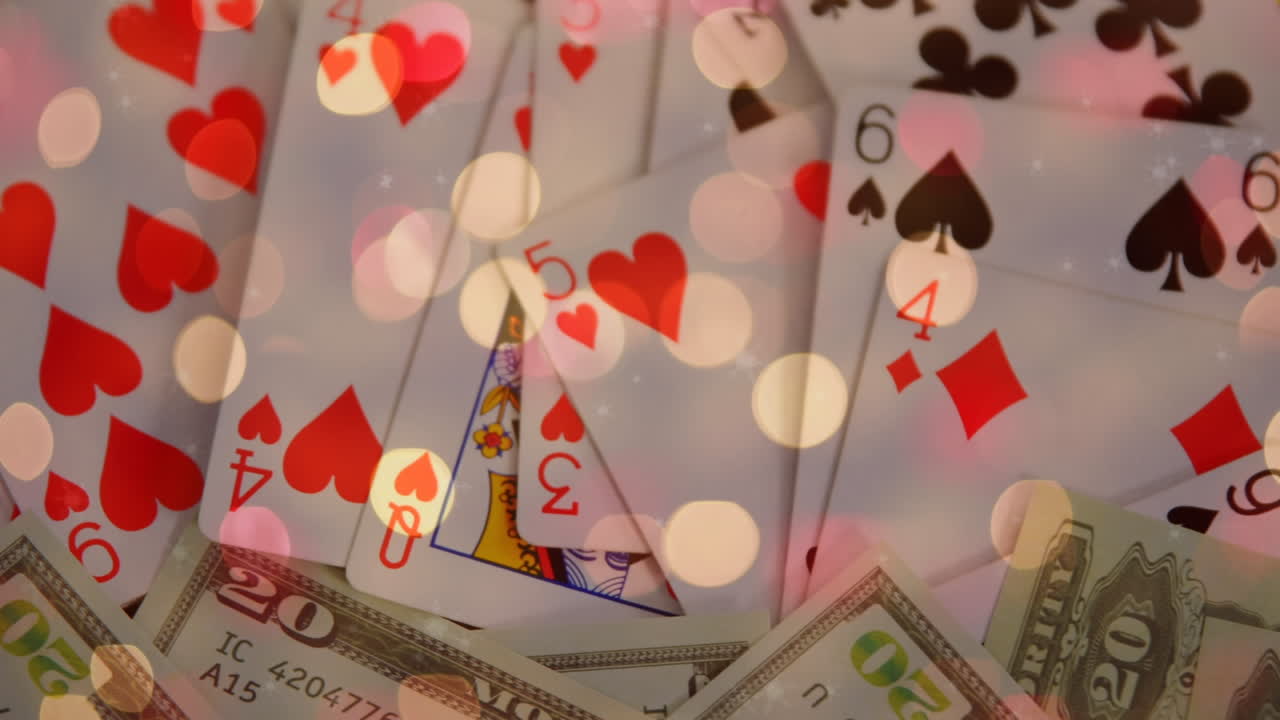 게임 카드와 미국 달러 지폐 위에 박이는 빛의 점의 애니메이션