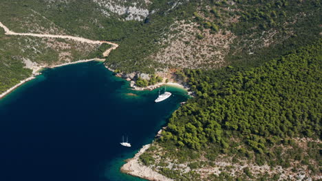 位於克羅埃西亞佩爾耶薩克半島 (peljesac peninsula) 的海灘