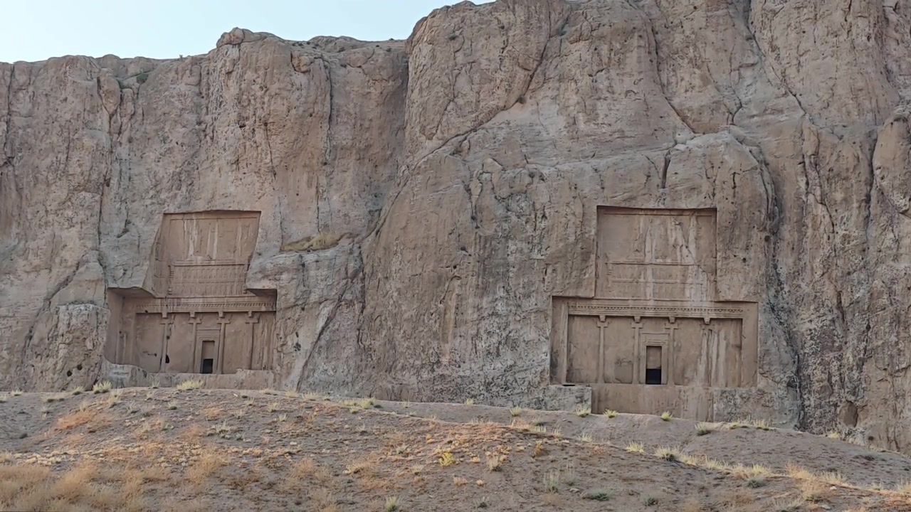 Antigas Tumbas Rupestres em Naqsh-e Rostam no Irã