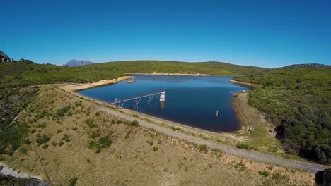 gran presa en la montaña paarl