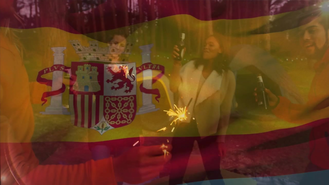 Sahildeki bir grup arkadaşın üzerinde dalgalanan İspanyol bayrağının animasyonu.