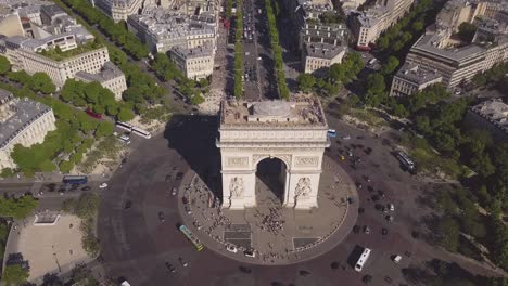 francia un soleado día de verano la ciudad de parís famoso arco del triunfo panorama aéreo 4k time lapse