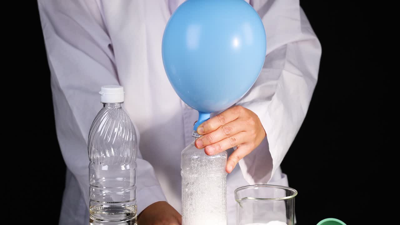 베이킹 소다와 식초 화산 실험