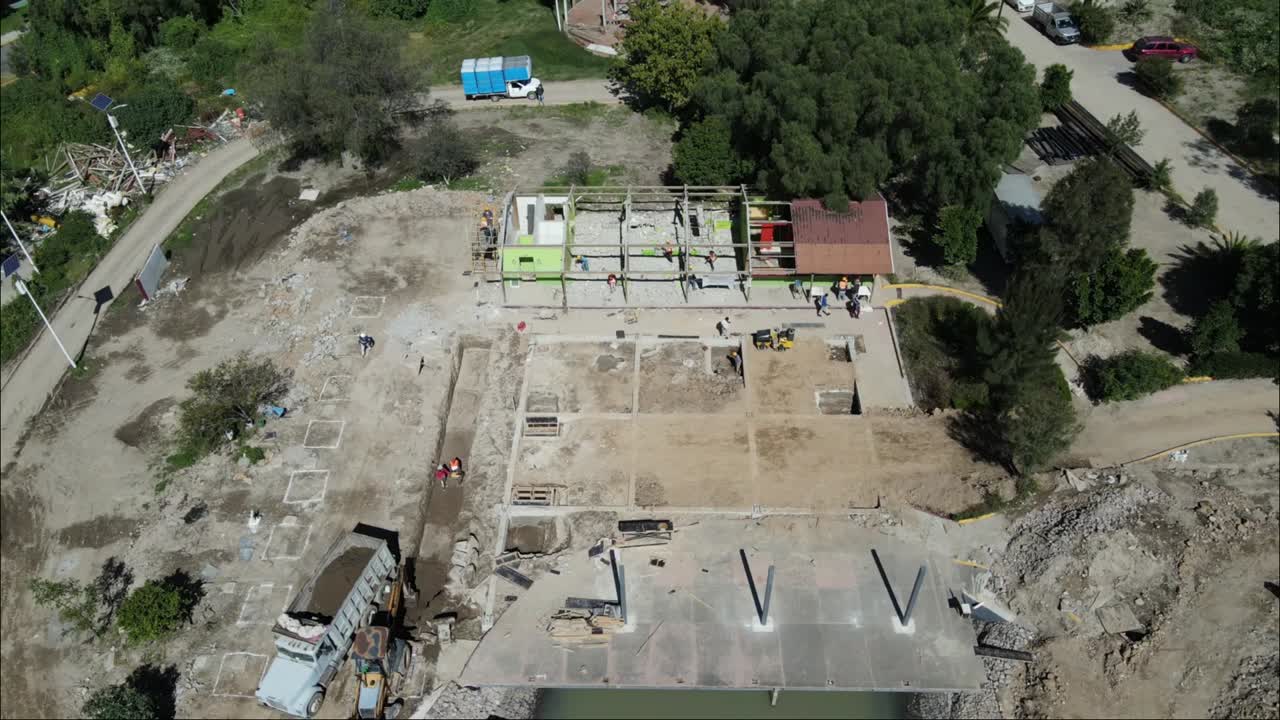 vista superior de drones del proceso de construcción del parque de la ciudad en méxico, video 4k