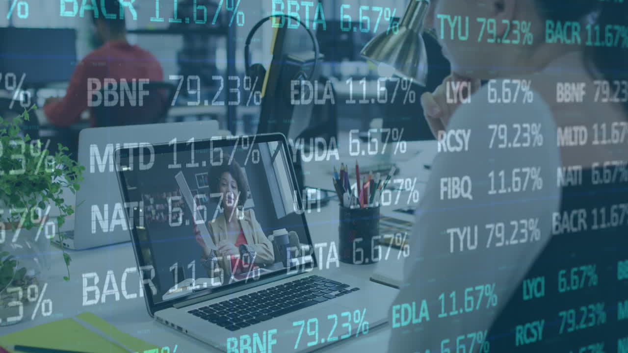 animazione di un comitato di negoziazione su diverse colleghe di lavoro che discutono rapporti su videoconferenza