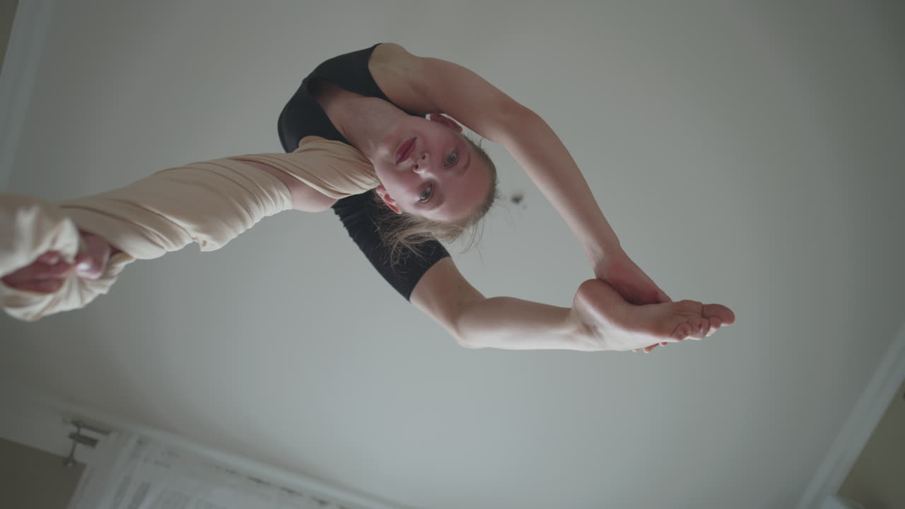 chica realizando sedas aéreas