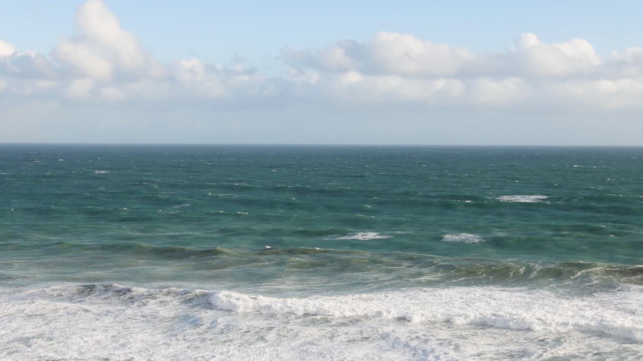 바다의 파도와 구름이 열두 사도에게