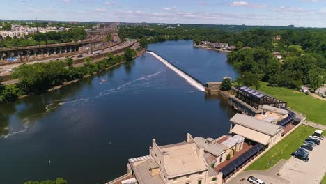 Toma-Aérea-Del-Río-Schuylkill-Y-Obras-Hidráulicas-De-Fairmount