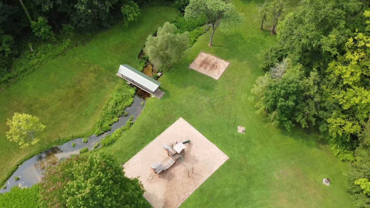 드론으로 촬영된 미시간 주 프레몬트 공원