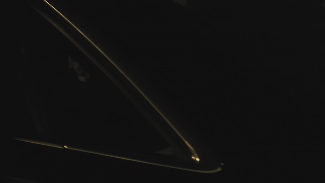 남자 와 여자 가 사업 계획 에 대해 논의 하고 있다