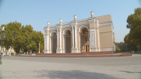 El-Teatro-Bolshoi-Académico-Estatal-Del-Teatro-Navoi-Es-El-Teatro-De-ópera-Nacional-En-Tashkent,-Uzbekistán