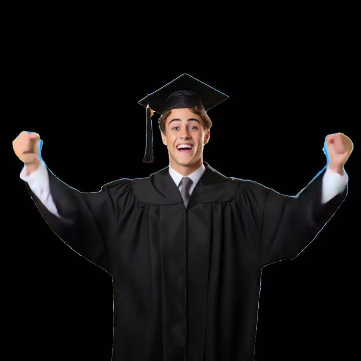 Giovane Uomo Felice con Tocco e Toga di Laurea che Celebra il Successo