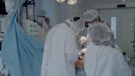 medical staff of the operating unit do heart surgery