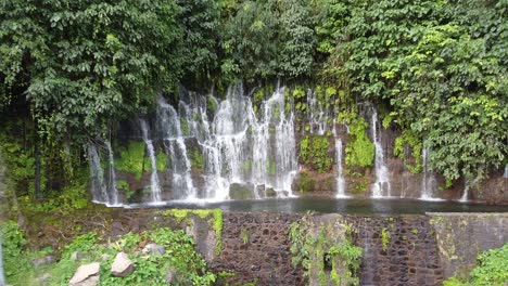 hermosa cascada en el salvador