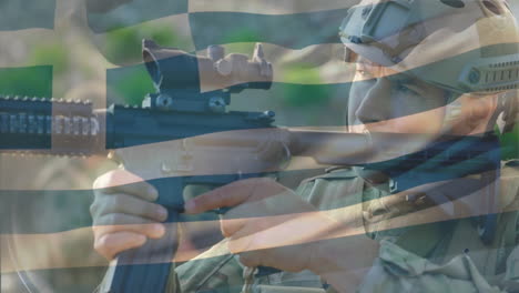 animación de la bandera de grecia sobre el soldado caucásico con un arma