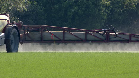 pesticidas tóxicos rociados en cultivos cultivados en tierras de cultivo, seguridad alimentaria mundial