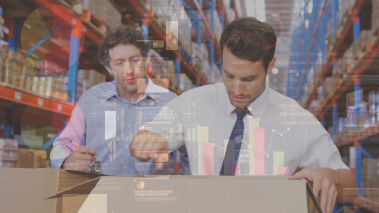두 명의 백인 창고 노동자에 대한 금융 데이터 처리 애니메이션