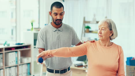 fisioterapia, estiramiento y hombre con un anciano