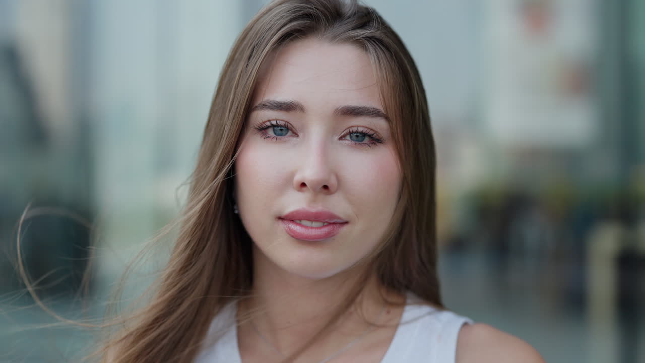 Retrato de una mujer joven y bella