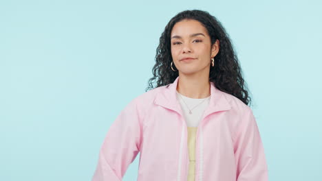 ok manos, mujer y cara en el estudio para votar