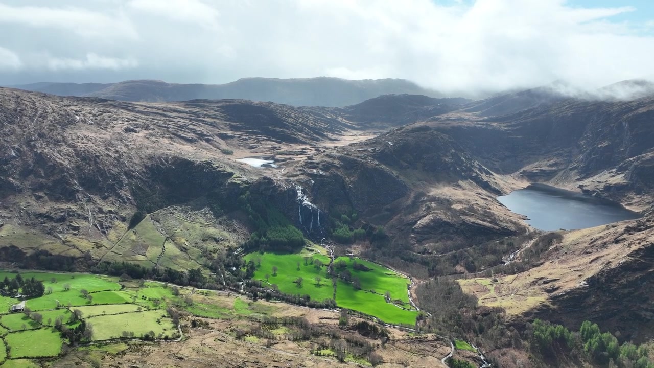 Luftfoto av Kerry-landskap, Gleninchquin, fantastisk naturskjønnhet i det ville Irland, et must å besøke på Wild Atlantic Way