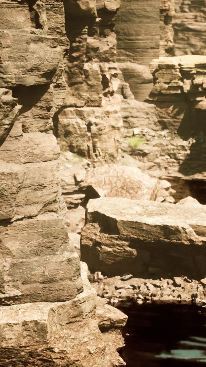 los majestuosos acantilados del cañón