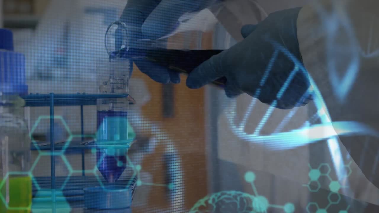 animación de cadena de adn y procesamiento de datos sobre científica caucásica en el laboratorio
