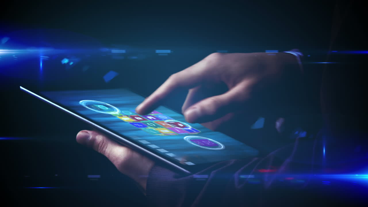 hombre de negocios usando tableta para ver aplicaciones holográficas