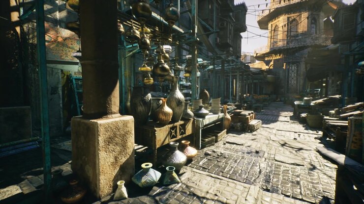Mercato egiziano illuminato dal sole con negozi di antiquariato e balconi colorati.
