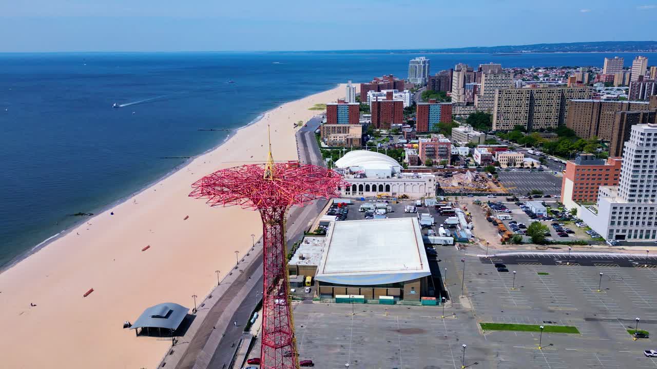 브라이튼 해변은 조용한 해변 경험과 즐거움을위한 기회를 제공합니다.