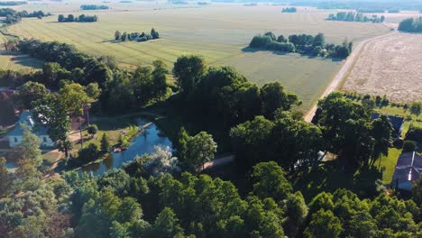 Abgunste-Manor-En-La-Parroquia-De-Zalenieku,-Región-De-Jelgavas,-Letonia,-Europa