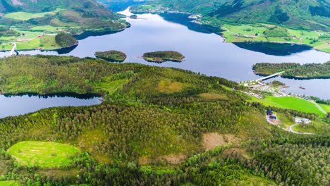 Imágenes-Aéreas-Hermosa-Naturaleza-Noruega.