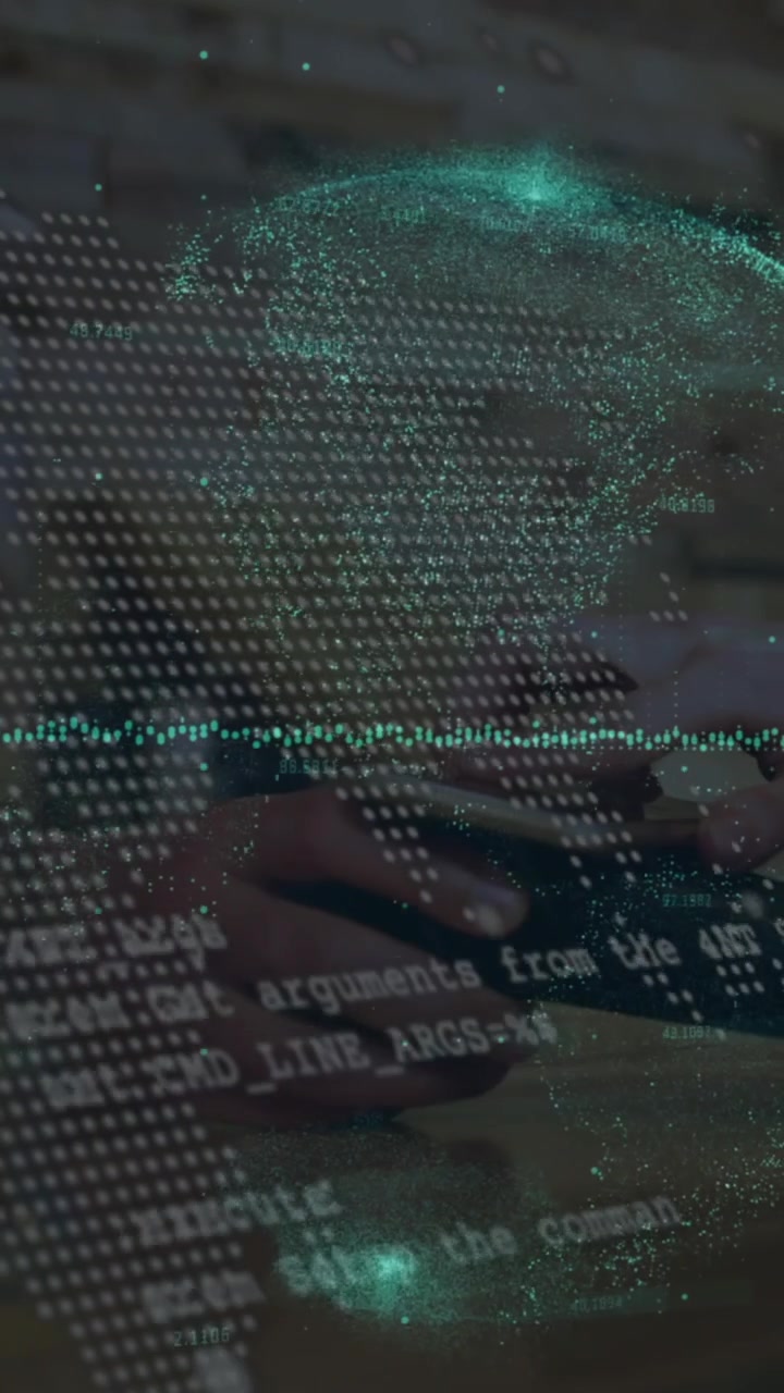 Animación del procesamiento de datos sobre una mano pagando con un smartphone