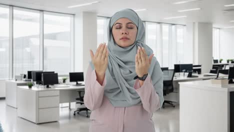 happy muslim businesswoman reading namaz