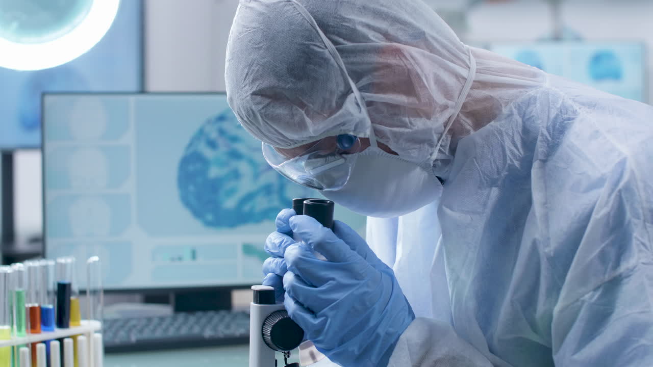 Científico trabajando en un laboratorio