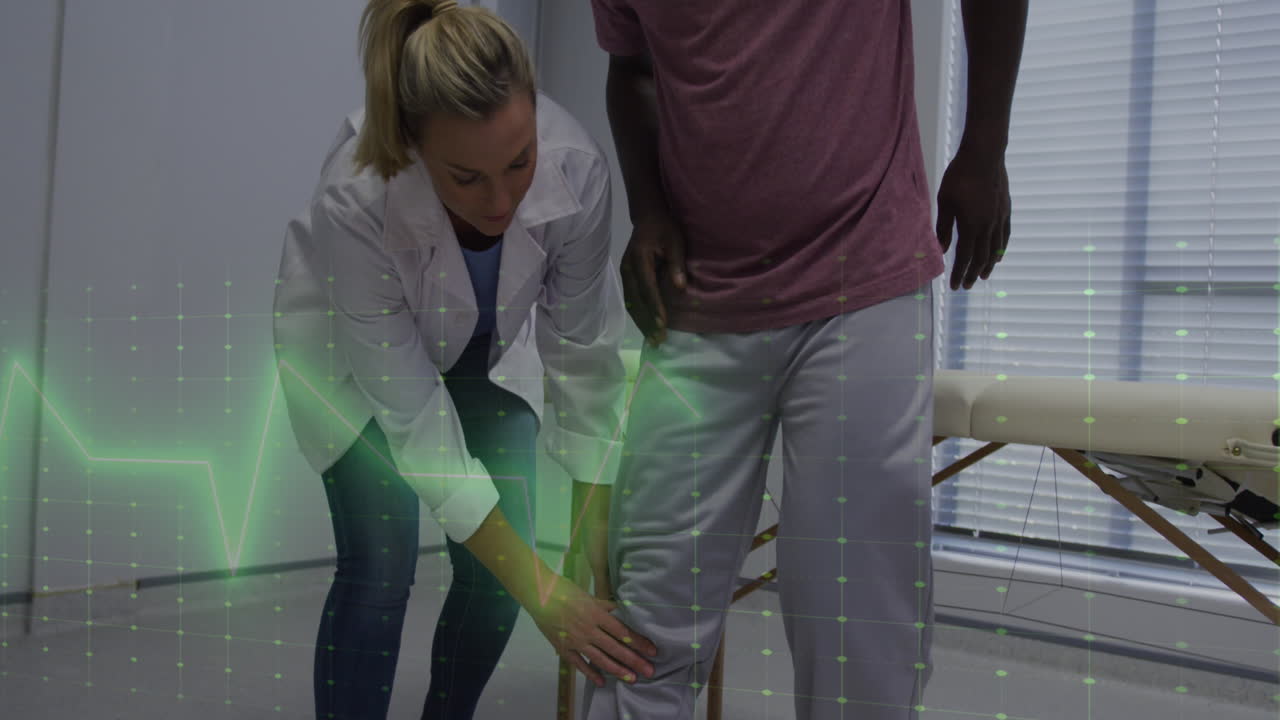 남성 환자의 다리를 검사하는 백인 여성 의사에 대한 심장 박동 몬티어의 애니메이션