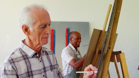artistas dibujando en lienzo 4k