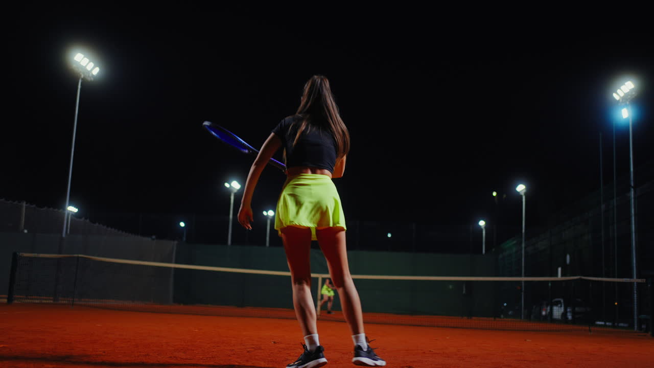 야간 테니스 경기