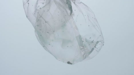 bolsa de plástico de contaminación bajo el agua