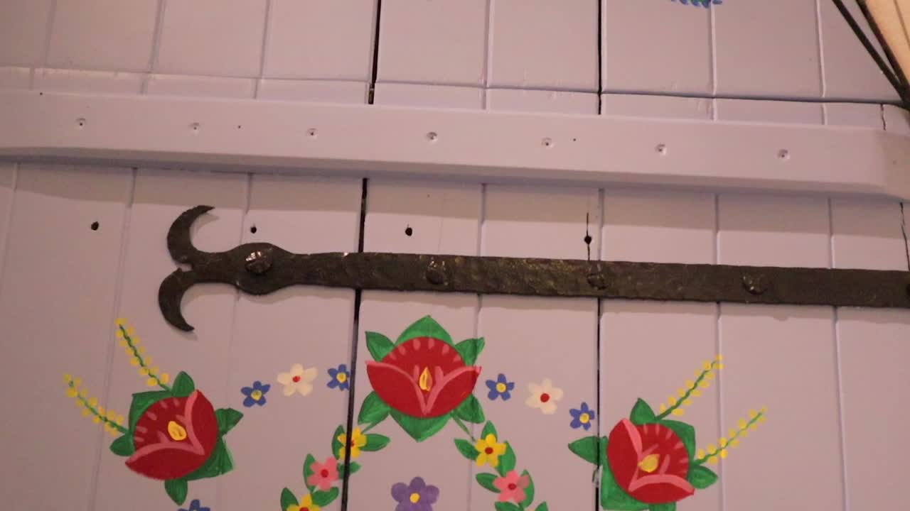 폴란드의 전통적인 모양으로 칠한 문, 크라쿠프 시