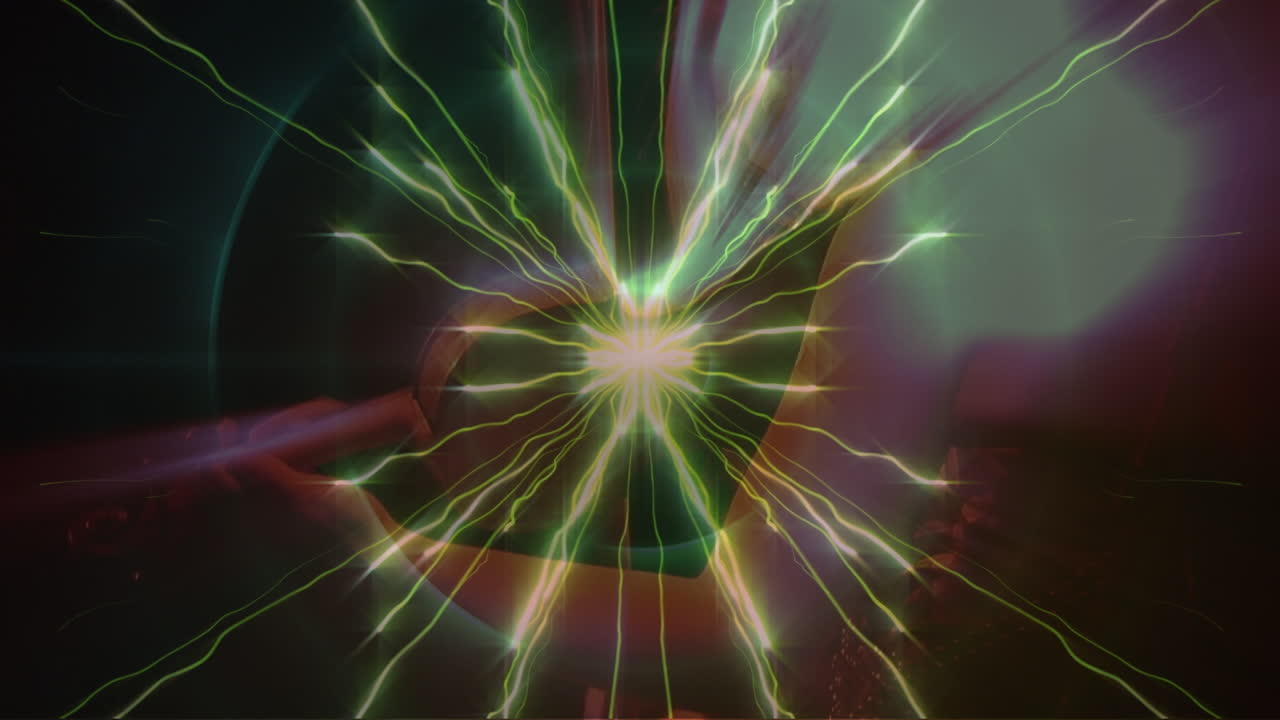 ondas digitales verdes sobre artista de música femenina tocando el violín contra un fondo negro