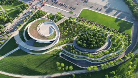 Aerial-Top-Down---National-Veterans-Memorial-and-Museum-with-Traffic---Columbus,-Ohio