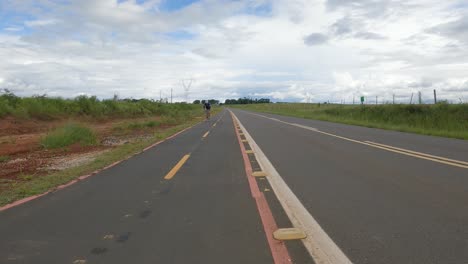 Radfahrer-Fährt-Fahrrad-Auf-Radweg,-POV-Video